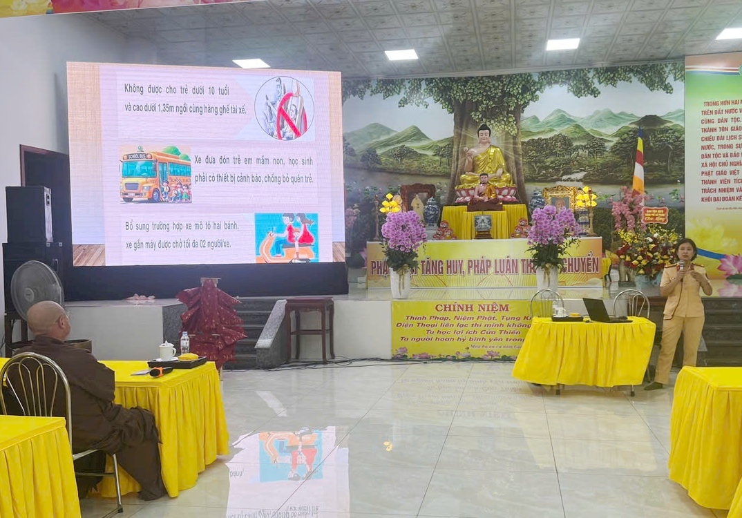 Phòng Cảnh sát giao thông: Tuyên truyền an toàn giao thông tại Chùa Linh Sơn (An Dương)